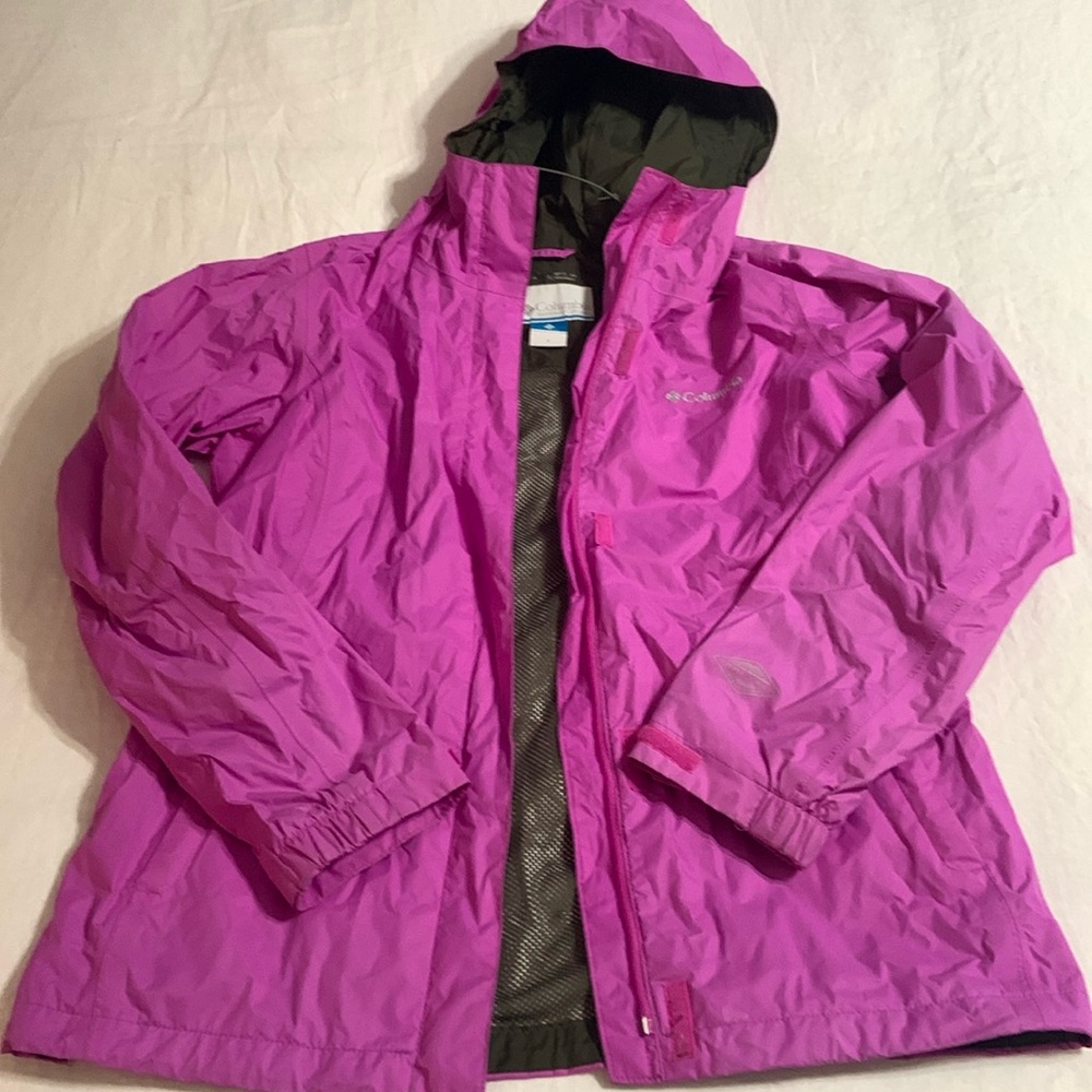 Women’s Columbia Arcadia rain jacket. Pinkish-purple. Size small.